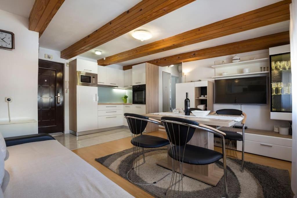 Apartment Arena Akvileja Pula Extérieur photo